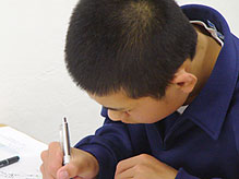 確認テストをする生徒